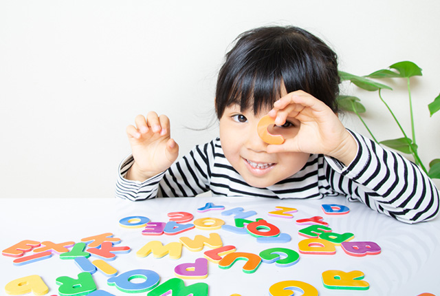 幼児の英語教育のメリットや学ばせるコツ 学習方法の選び方を紹介 ベネッセコーポレーション